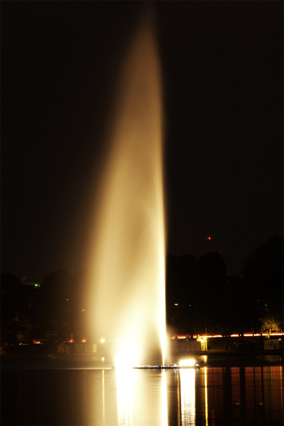 Alsterfontäne bei Nacht